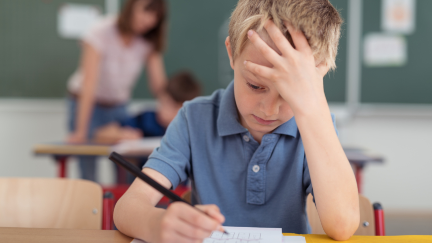 Skolbarn ska vid symtom testas för covid-19, så att de snabbare kan återgå till skolan om svaret är negativt. Foto: Shutterstock